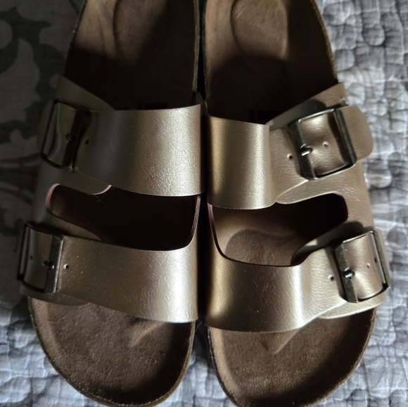 MM Shoes NWT Womens Gold Sandals Size 8 - Picture 7 of 8